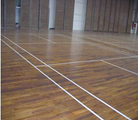 運(yùn)動場所貼木皮